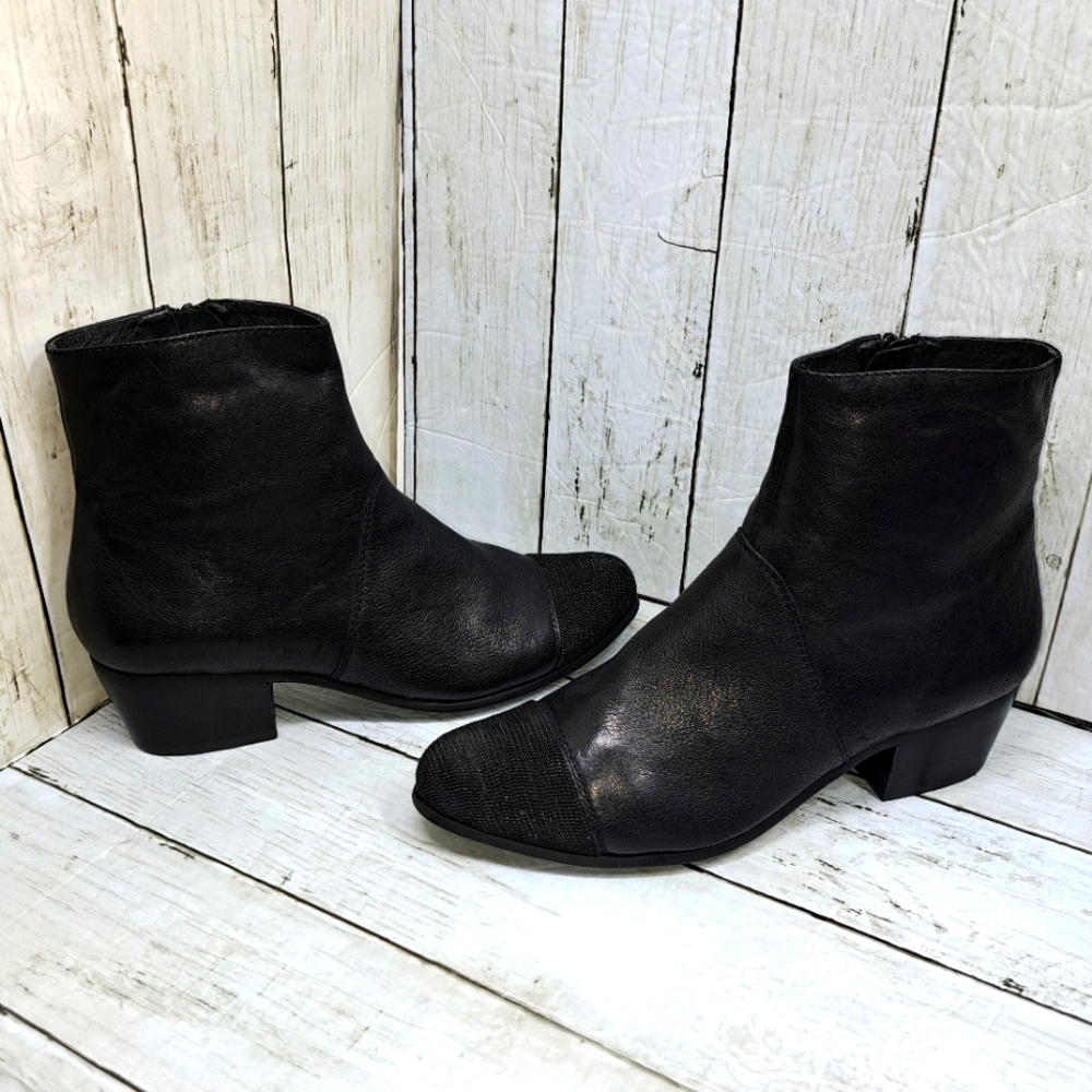 Vaneli Black Textured Leather Side Zip Stacked Heel Ankle Moto Boots Women 8.5M